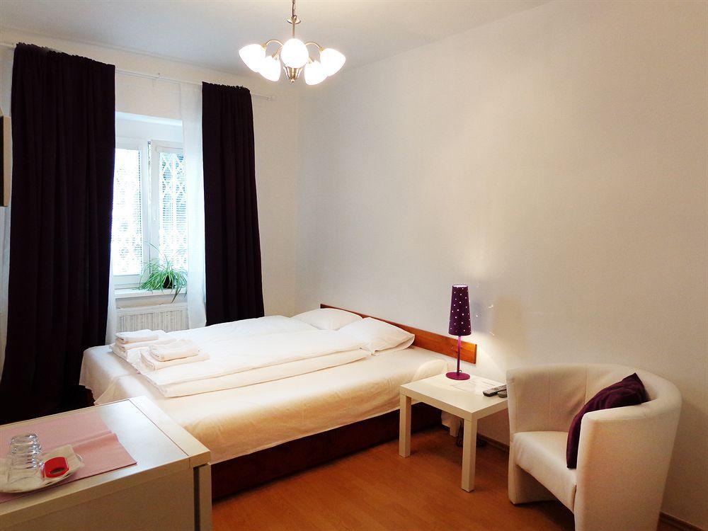 Pension Nika Prague Luaran gambar
