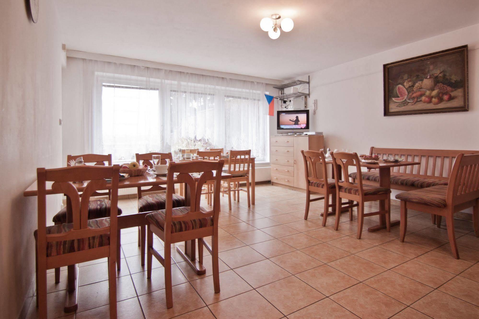 Pension Nika Prague Luaran gambar