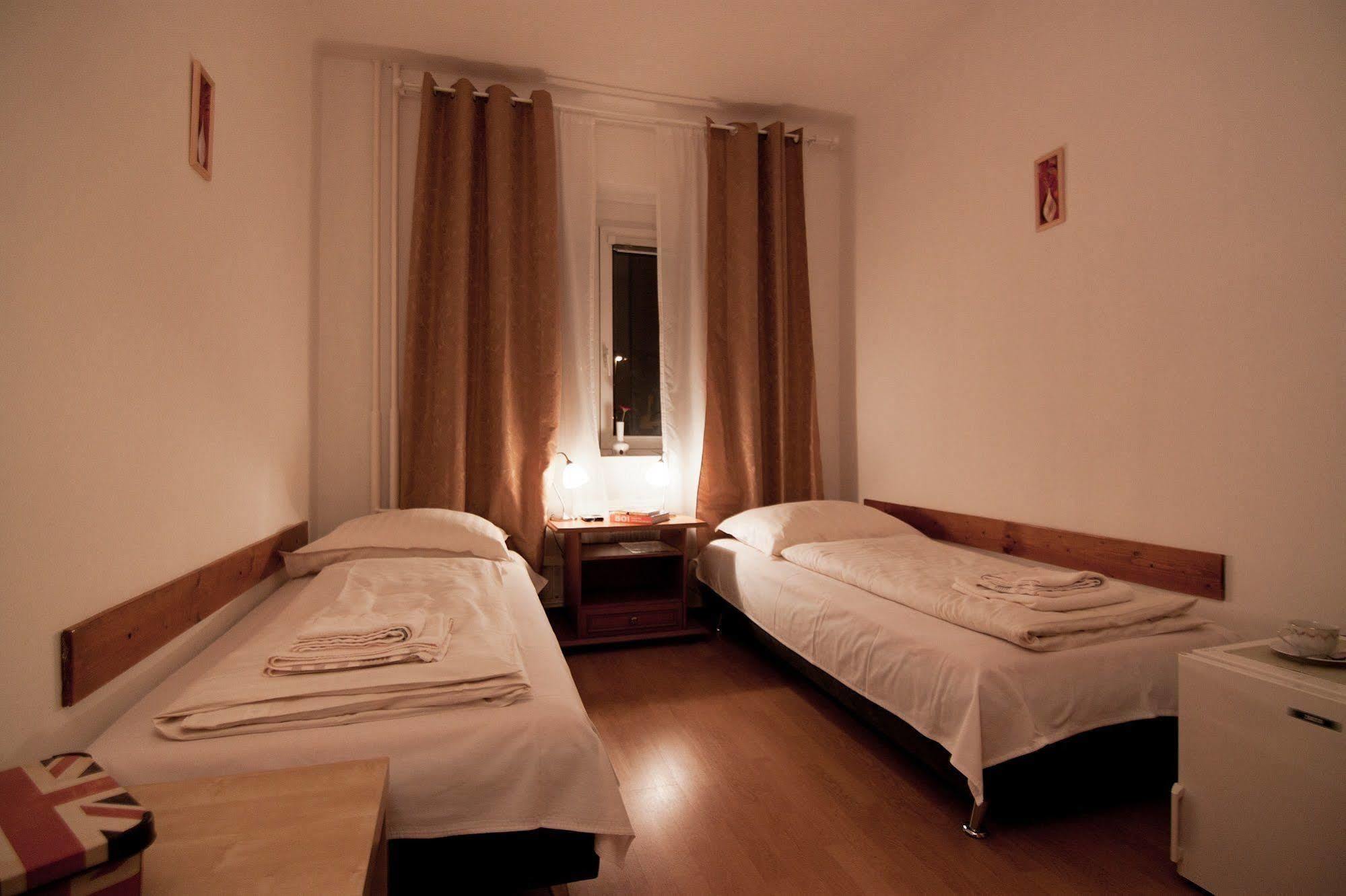Pension Nika Prague Luaran gambar