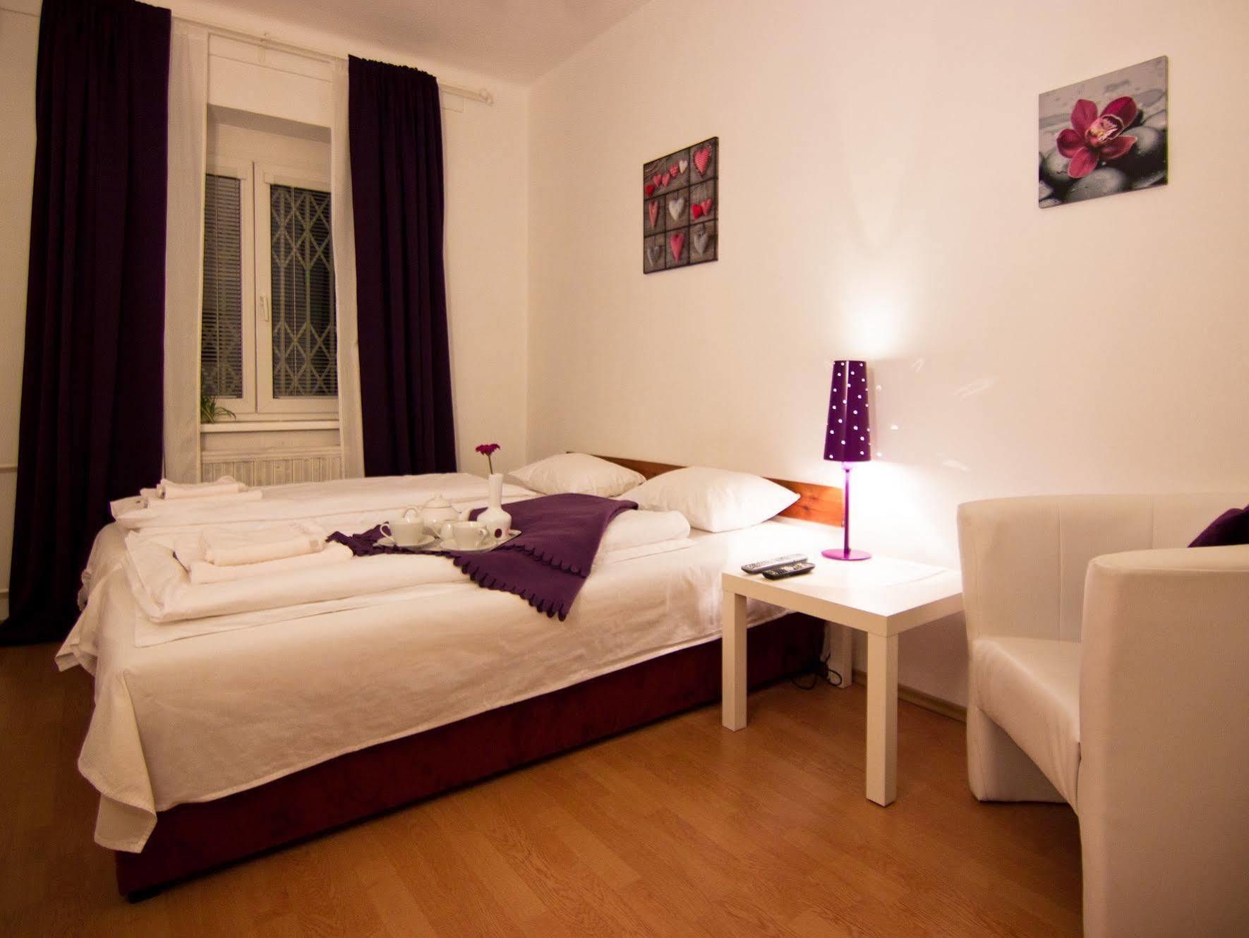Pension Nika Prague Luaran gambar