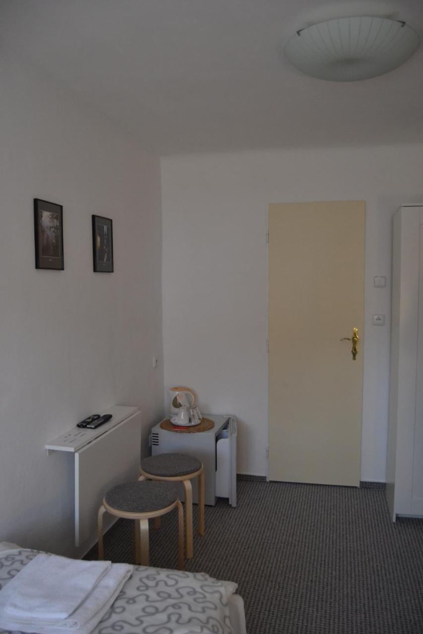 Pension Nika Prague Luaran gambar